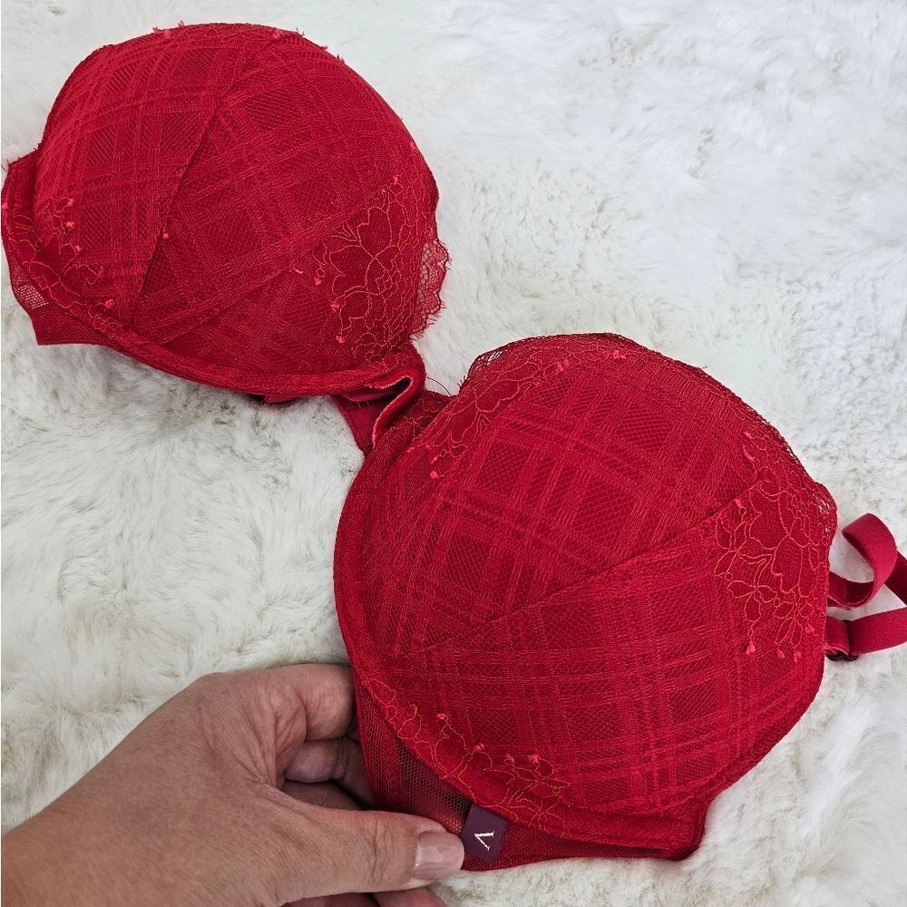 Victoria Secret Bra - Picture 5 of 6